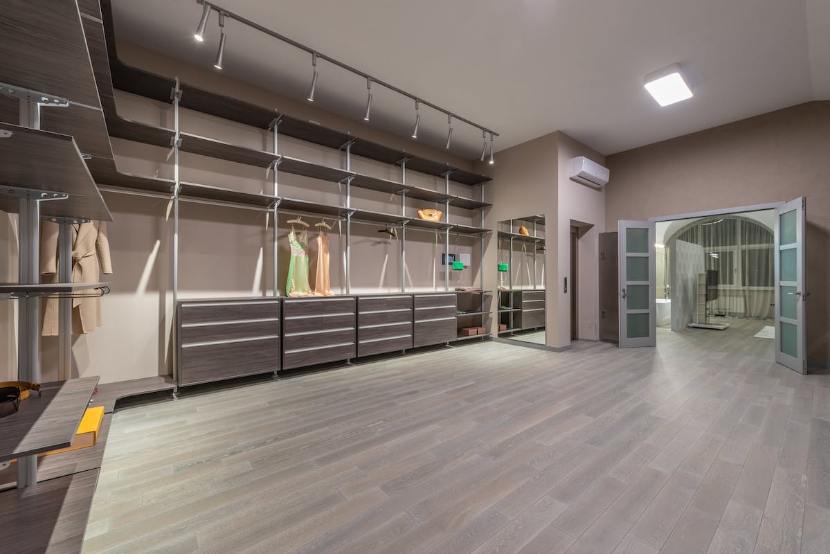 Maximizing Space: The Art of Closet Design in Dubai